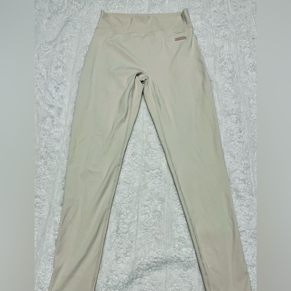 Elegant Cream Women's Leggings - Picture 6 of 16